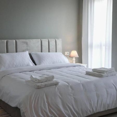 Staycation, City Center Apartment With Balcony Tirana Exterior foto