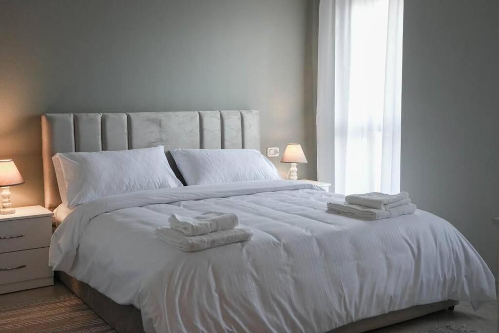 Staycation, City Center Apartment With Balcony Tirana Exterior foto